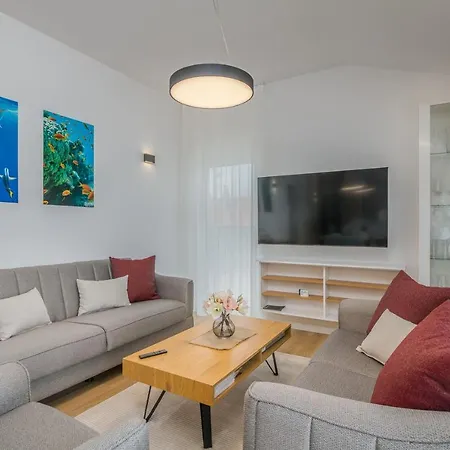 Marko By Kralj Travel Konukevi 4*